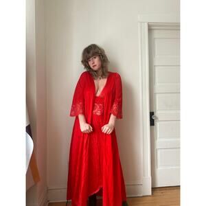 1970s 70s vintage red lingerie set Frederick’s of Hollywood lace Peignoir robe